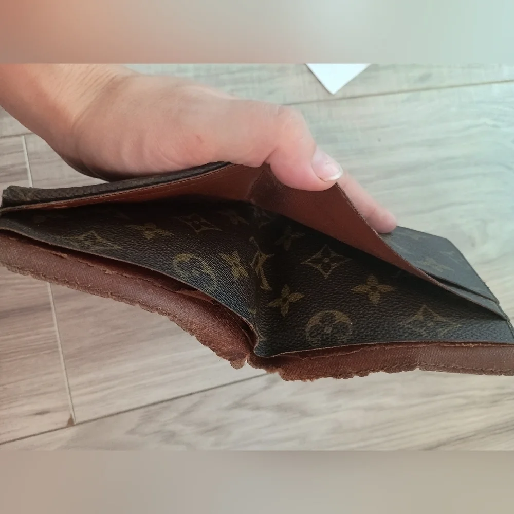 1970s LOUIS VUITTON Monogram Bilfold Wallet with Monogram Canvas Interior Unisex
